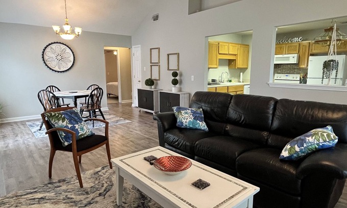 Richmond Hill House | This house is a 3 bedroom(s), 2 bathrooms, located in Richmond Hill, GA.