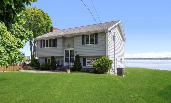 Saunderstown House | This house is a 3 bedroom(s), 2 bathrooms, located in North Kingstown, RI.