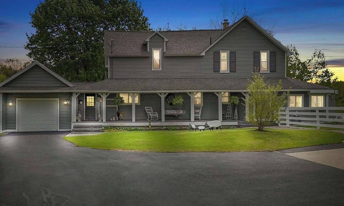Traverse City House | This house is a 3 bedroom(s), 2 bathrooms, located in Traverse City, MI.