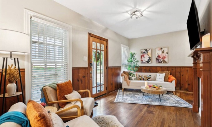 Monticello House | This is Your Home Away From Home! Warm & Comfy 2BD