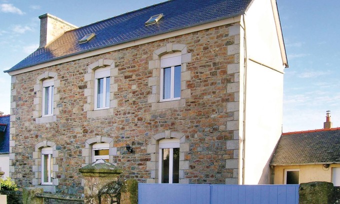 Trelevern House | This old house, transformed into a charming vacation accommodation, is located in the center of the