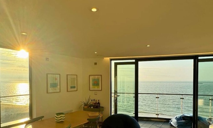 Ramsgate Apartment | This penthouse is a 3 bedroom(s), 2 bathrooms, located in Ramsgate, England.