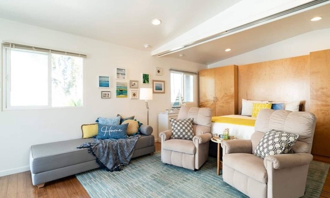 South Mission Beach Apartment | This studio is a 0 bedroom(s), 1 bathrooms, located in San Diego, CA.
