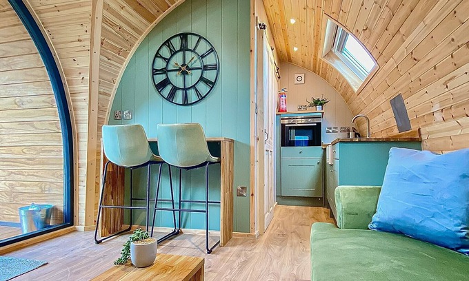 Alford Cottage | This Superior Couples Pod elevates your outdoor escapades to a whole new level of indulgence.