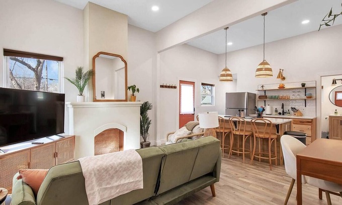 Wichita House | This townhouse is a 1 bedroom(s), 1 bathrooms, located in Wichita, KS.