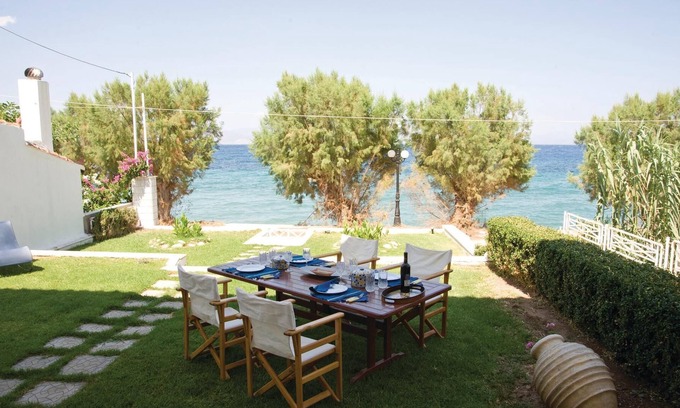 Diakofto House | This two-apartment house is located in Diakopto, a town in the regional district of Achaia in the no