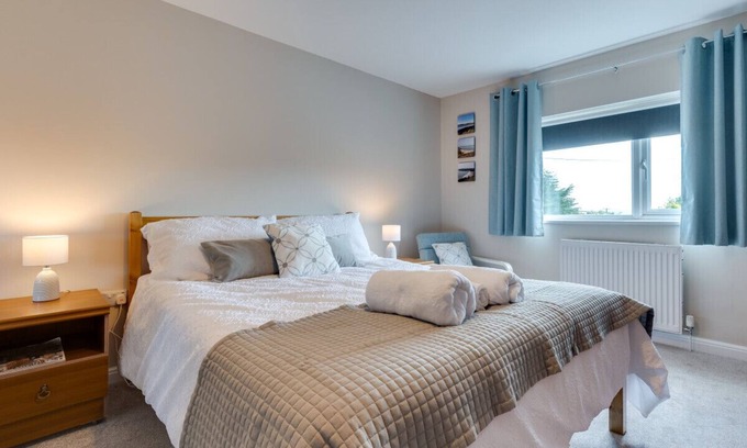 Boncath House | Thorn Villa - Three Bedroom House, Sleeps 6