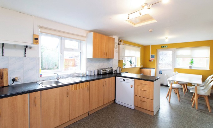 Shirley House | Thornbury Guest House Room 4