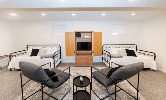 Bloomington House | Thornton Place-Fenced Yard-Great Neighborhood-Close to IU