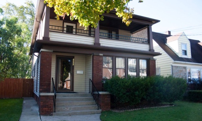 Niagara Falls Apartment | Three Bedroom Entire Apartment Great for Families.