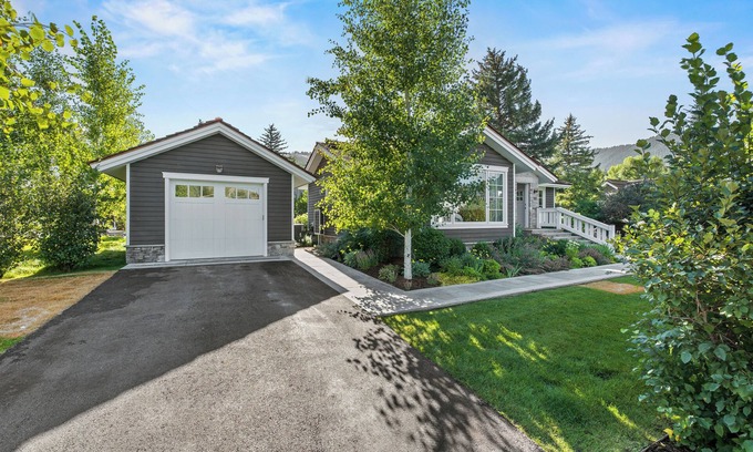 Jackson Hole Villa | Three Bedroom Home in the Gill Addition