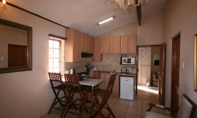 Greater Johannesburg Metropolitan Area Apartment | Three Bedroom Self-Catering Unit In Johannesburg, Fourways (Sleep 6)
