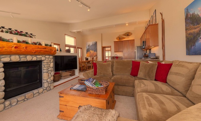 Mammoth Lakes Condo | Three Bedroom Snowcreek V Condo with Spectacular View of Mammoth Mountain!
