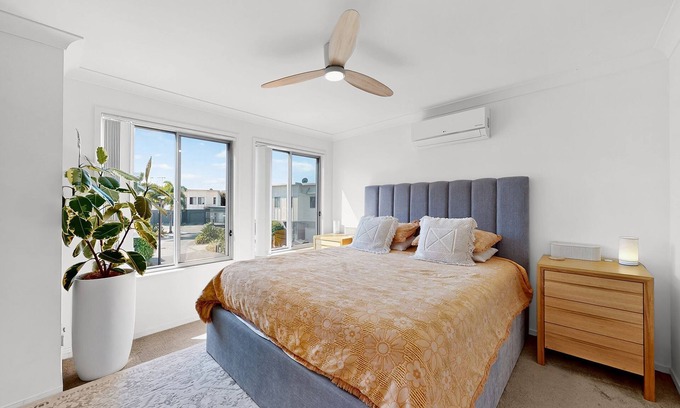 Underwood House | Three bedroom townhouse with pool