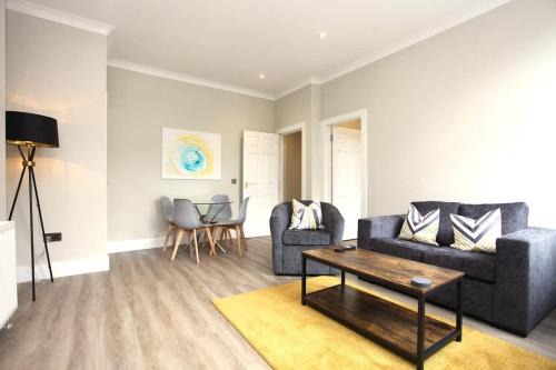 North West Apartment | Three Bedroom Upper Flat in Jordanhill