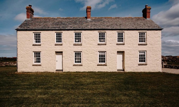 Saint Martin House | Three Chimneys