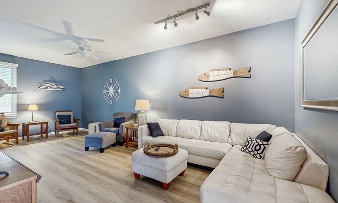 Sun Ridge House | Three-Story Bayside Resort Retreat W/Shared Pool/Hot Tub, Balcony & Central AC