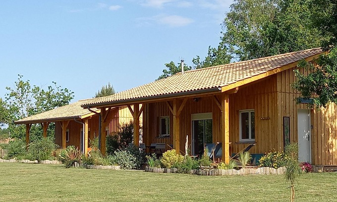 Grayan-Et-L'Hopital House | Three wooden houses with terraces near the ocean