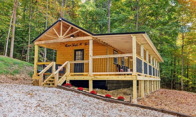 Stanton Apartment | Throw`n Shade at the Red - near RRG, KY!