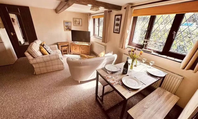 Repps with Bastwick House | Thurnefield Holiday Cottages - Willow Tree Cottage