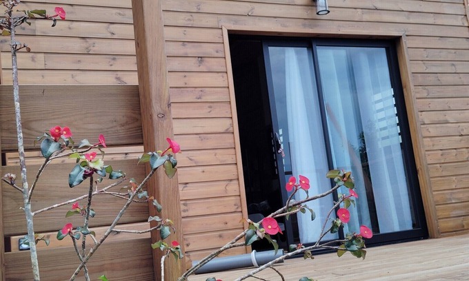 Petite-Ile Ski Chalet | Ti Kaz'Olivine, fully-equipped chalet with Jacuzzi. Sea and mountain view. 45m2.