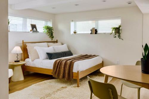 El Porto Apartment | Tide House - Unit E - Modern Seaside Studio w Parking