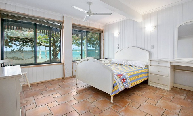 Tin Can Bay House | Tide watcher at Tin Can Bay