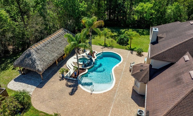 St. Augustine House | Tiki Bar-Heated Pool/Jacuzzi Weddings/Events Pets