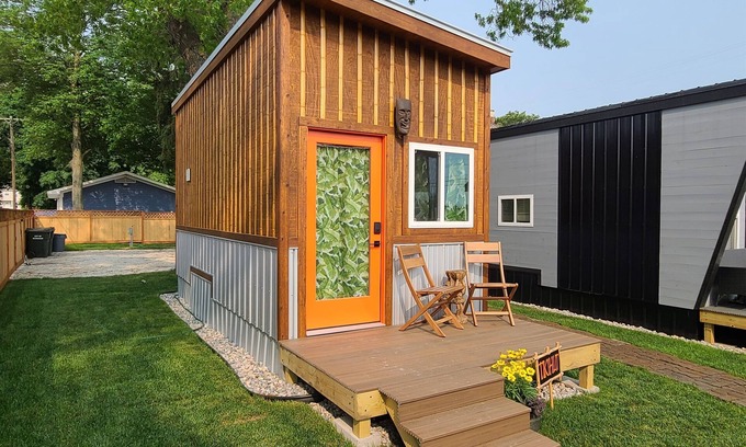 Lakeside Apartment | Tiki Hut - Tiny Digs Lakeshore