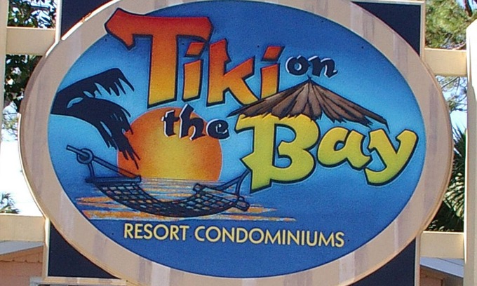 Englewood House | Tiki on the Bay! Quiet, Quaint and Relaxing Old Style Florida getaway