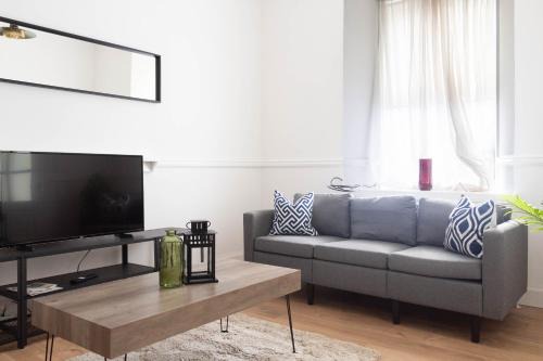 Tillicoultry House | Tilly House