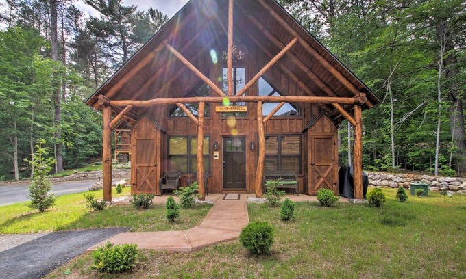 North Conway House | Timber Home Walk to Slopes and N Conway Shops!