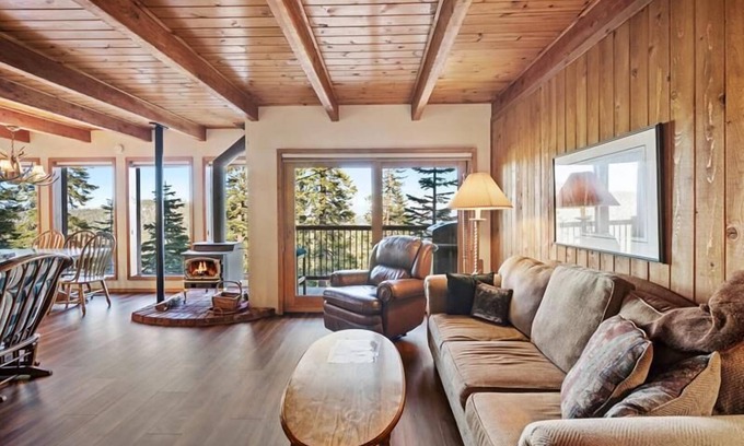 Mammoth Lakes Condo | Timber Ridge #19 - 1 Pet ok, Killer View, 2 Car Garage, Private BBQ, Gorgeous Pool, Ski In/Out
