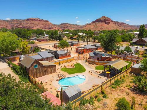 Kanab House | Timber & Tin G 2Bed 2Bath w Pool & Rooftop Deck