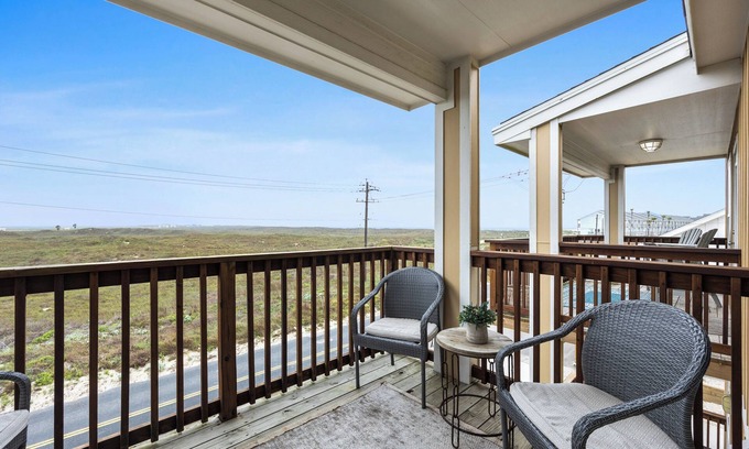 Corpus Christi House | Time to Make Waves: Spacious Townhouse Steps from the Beach is Ready For You