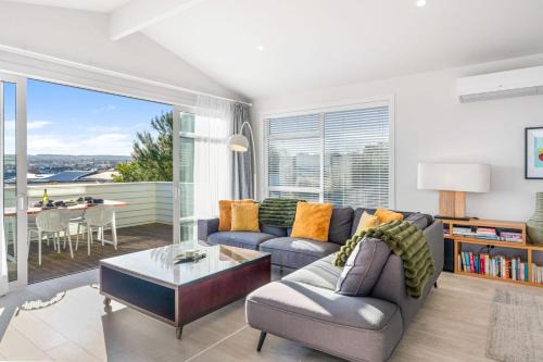 Taupo House | Timeout @ Taupo - Lake Views
