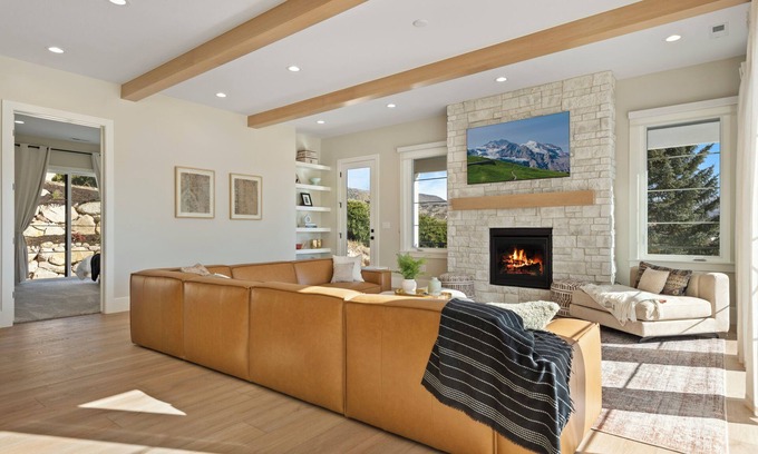 Heber House | TimpView Terrace, 5BR 4.5BA, Hot Tub, Decks, Incredible Views, Gym, Close to Deer Valley