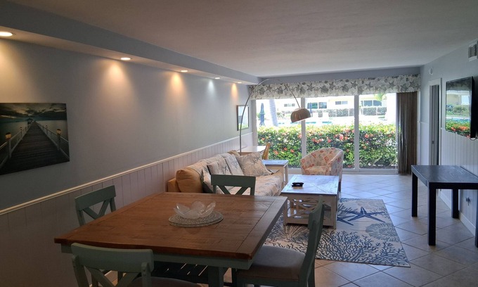 Old Naples Condo | Tin City Condo walk to downtown bike to beach 2/2