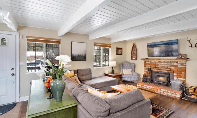 Peter Pan House | Tinker Bell Gambrel by Big Bear Vacations Ultra Relaxing Bear City Retreat