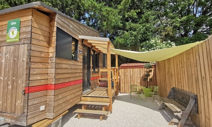 Verbiesles House | Tiny Home 'La Charmotte' with Private Terrace, Wi-Fi and Air Conditioning