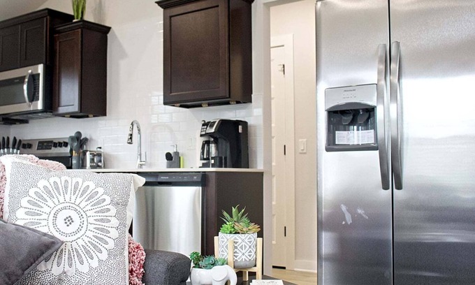 Centerton House | Tiny Home near MTB Trails, Wal-Mart HQ, Sleeps 6+
