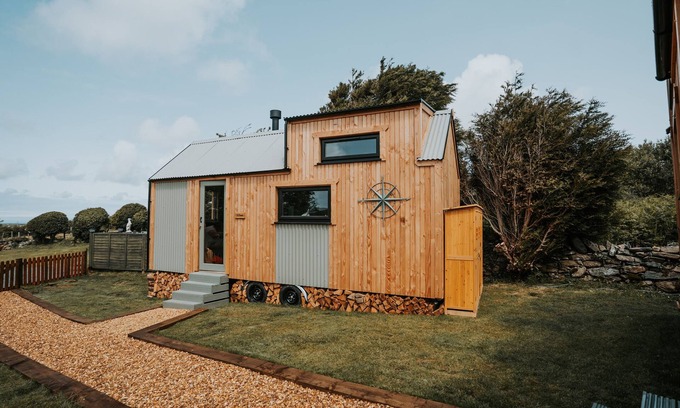 Amlwch Cottage | TINY HOME ROWAN, pet friendly, with open fire in Llanfechell