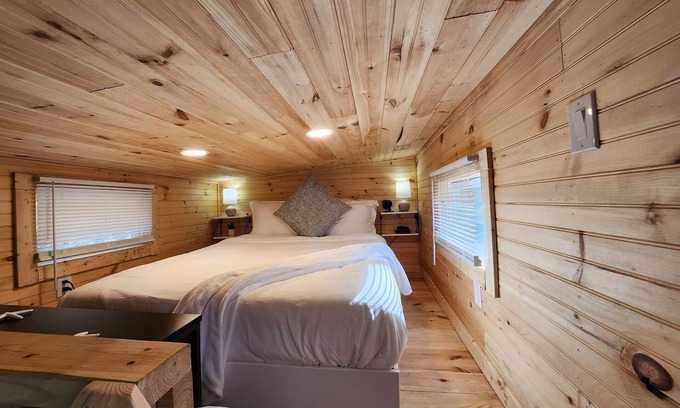 Citra House | Tiny Home sleeps 6 near beautiful beaches and entertainment