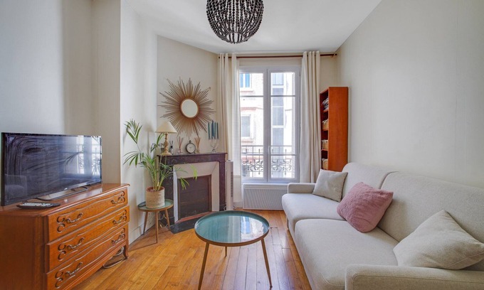 Champs-Elysees Apartment | Tiny House Champs Elysées