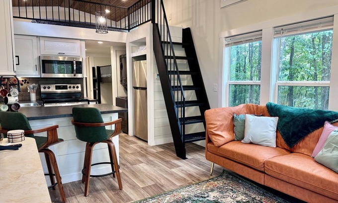Mentone Cottage | Tiny House just minutes from the HEART of MENTONE