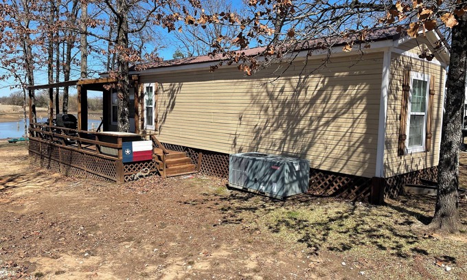 Yantis Cabin | Tiny House lake front on FORK