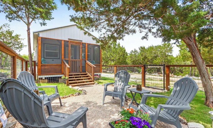 New Braunfels House | Tiny House on the Hill I Couples, stargazing