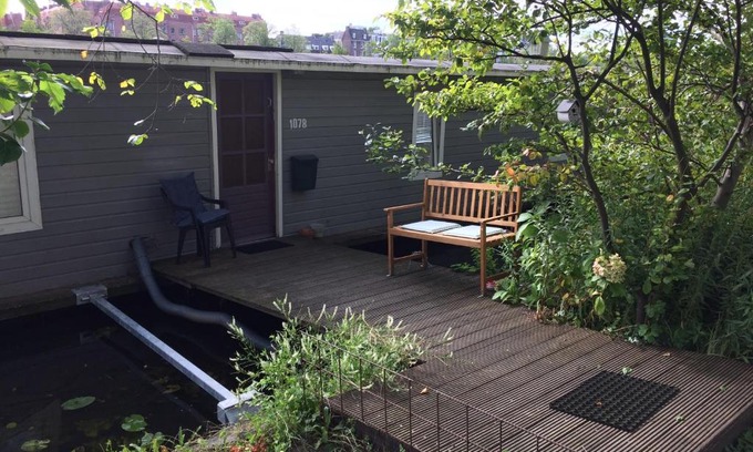 Amsterdam East House | Tiny Houseboat B&B on the Amstel River