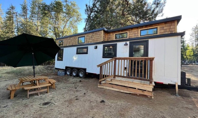 Groveland House | Tiny Rustic at Yosemite Gateway