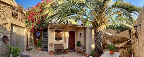 Cuevas Del Almanzora House | Tinyhouse im Patio einer romantischen Finca